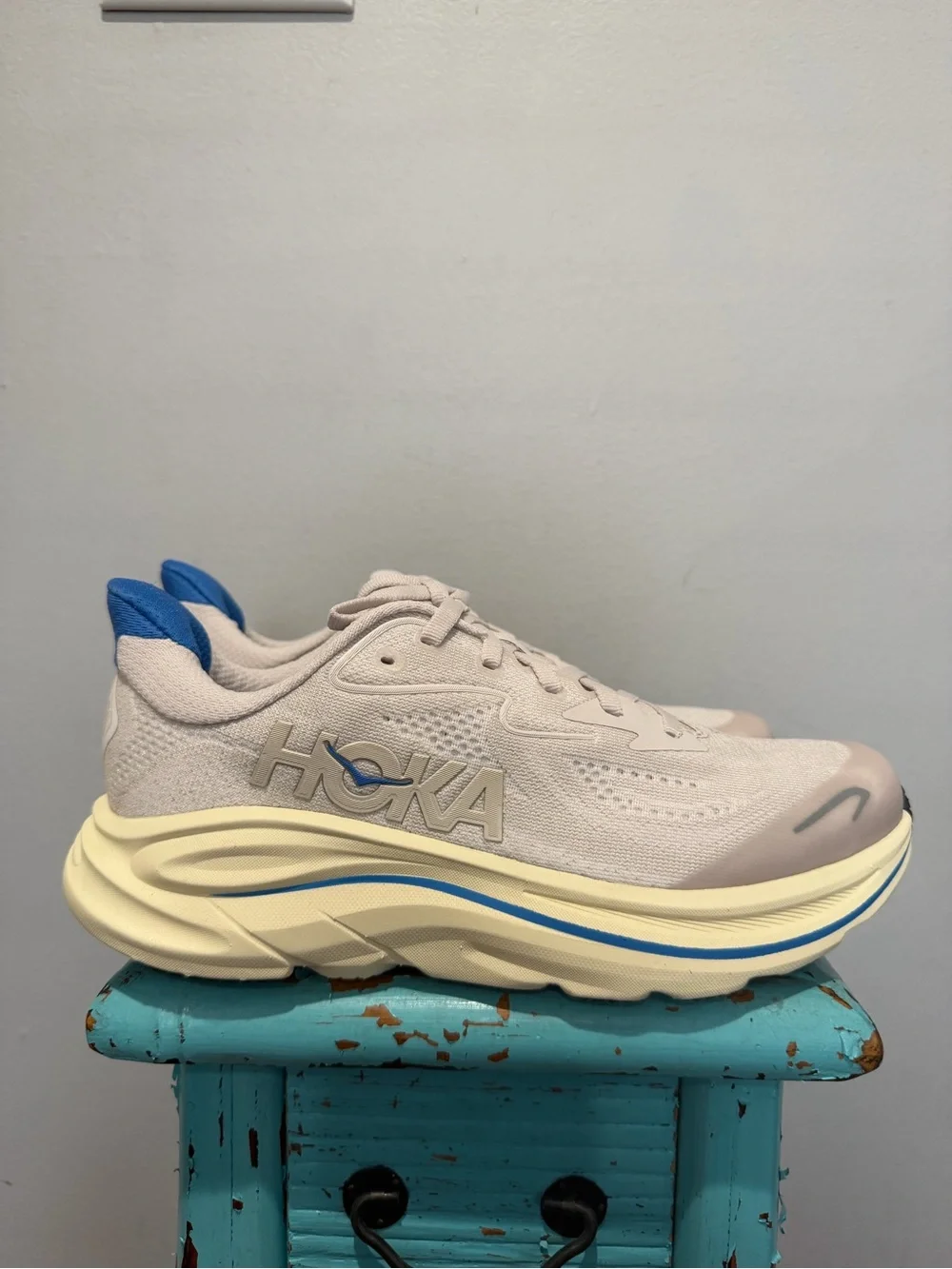 NEW HOKA CLIFTON 10 BIG KIDS Size 5